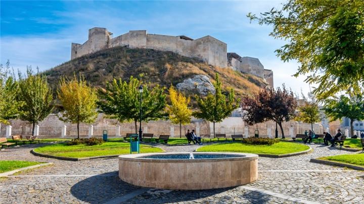 Gaziantep Kalesi — şehir merkezinde tarihi kale